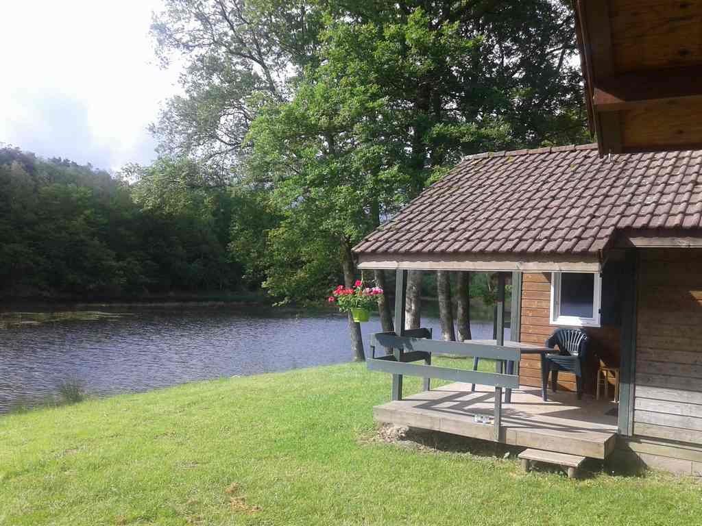 mobile home for rent at the water's edge near Nevers